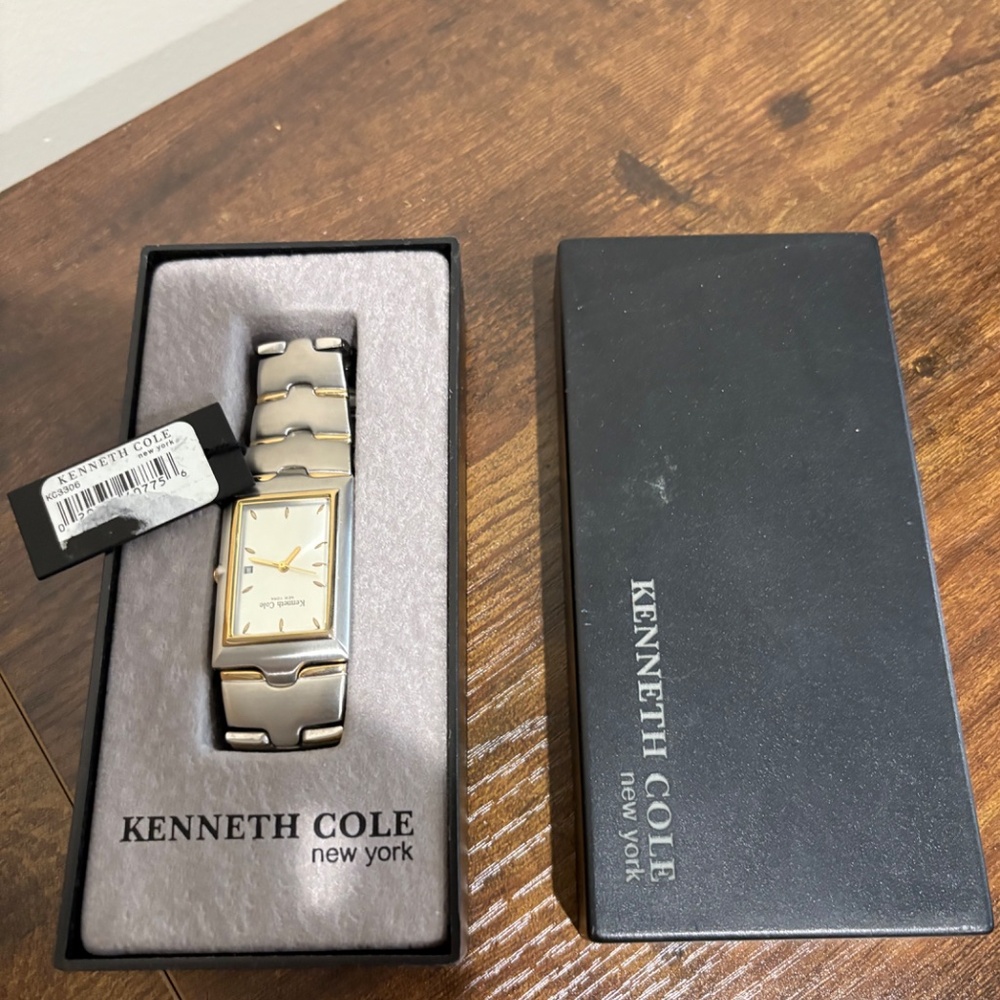 Keneth Cole Watch - Picture 2 of 2